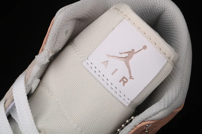All categories Air Jordan Jordan series basketball shoes Air Jordan 1 Mid Air Jordan 1 Mid AJ1 Joe 1 Khaki Milan light gray beige stitching milky white mid-top CV3044-100